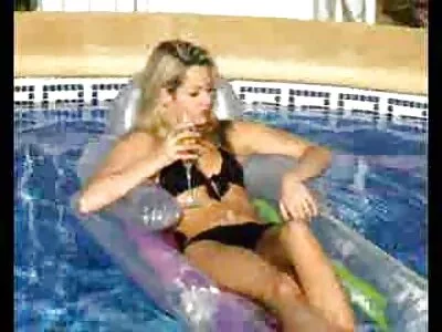 College stud kruipt diep in zijn pornofilmsgratis blonde huisbaas