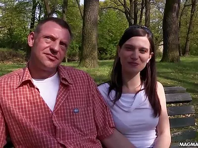 Blonde dame wordt pornofilm 2018 van achteren geneukt