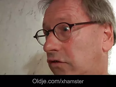 Buurman neukt een eenzame gratis porno films huisvrouw