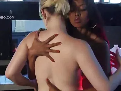 Havana Ginger 3d pornofilm wikkelt een monsterrundvlees in