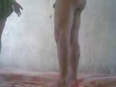 Exotische brunette sexfilm fri Samira doet een deepthroat