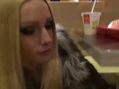 Jada Stevens heeft haar gaatjes nodig lesbische pornofilm om gevuld te worden met pikken