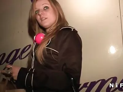 Plezier hebben met Scarlett sex pornofilm Monroe in de badkamer