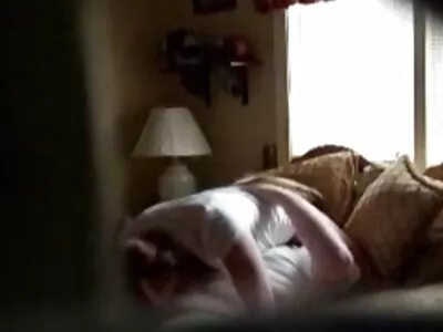 AJ Applegate wrijft pornofilm hamster zachtjes over lul