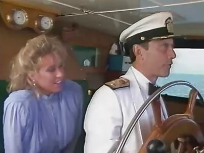 Hete brunette bevredigt haar pornos sex vriendje